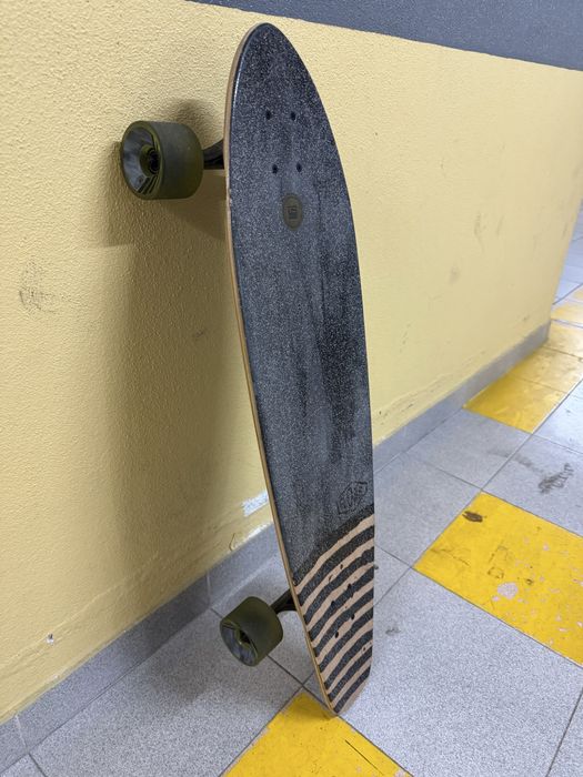 Skate longboard Globe em bom estado