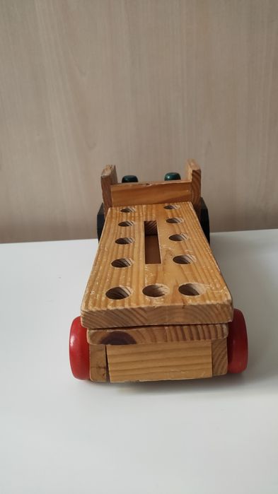 Stare drewniane auto ciężarowe