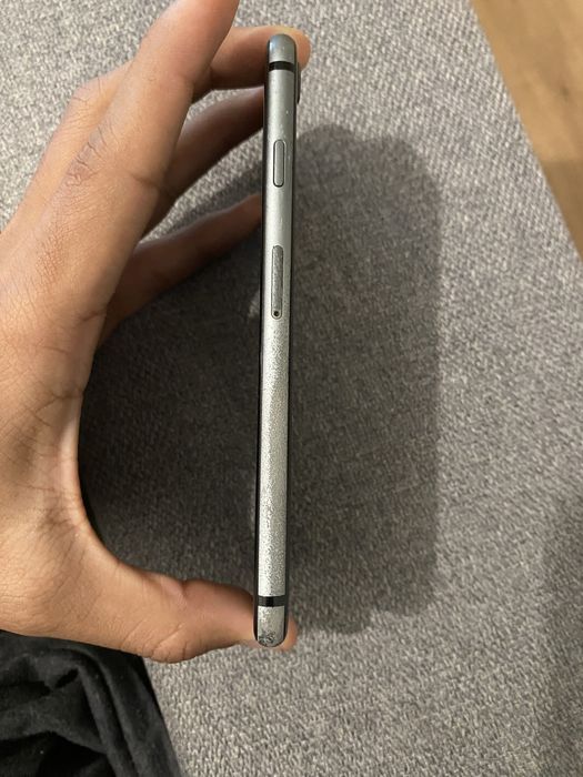 iPhone 8 usado, ótimo estado.