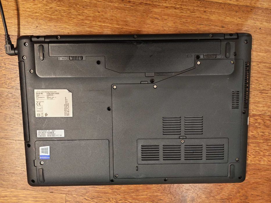 Laptop Fujitsu Lifebook A357, Intel Core i3-6006U; 8GB RAM, SSD