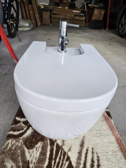 Bidet ROCA z baterią i klapą