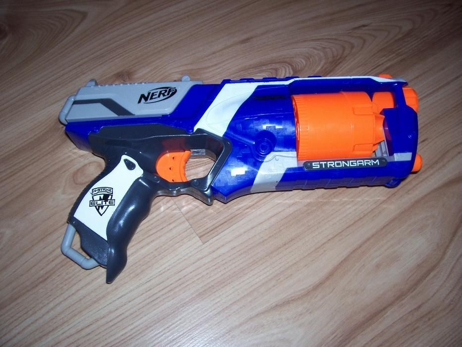 mega zestaw Nerf Strongarm + dyski + tarcze + inne akcesoria