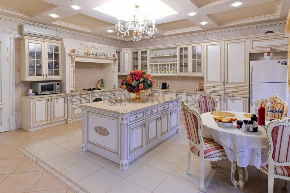 Продаж будинку 404 м.кв / 22 сотки / Минай