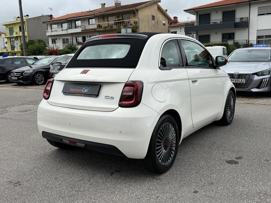 Fiat 500e C (RED) 2.0472452497965076483
