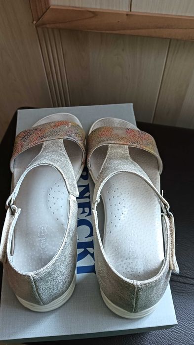 skórzane sandałki korenecki rozmiar 35