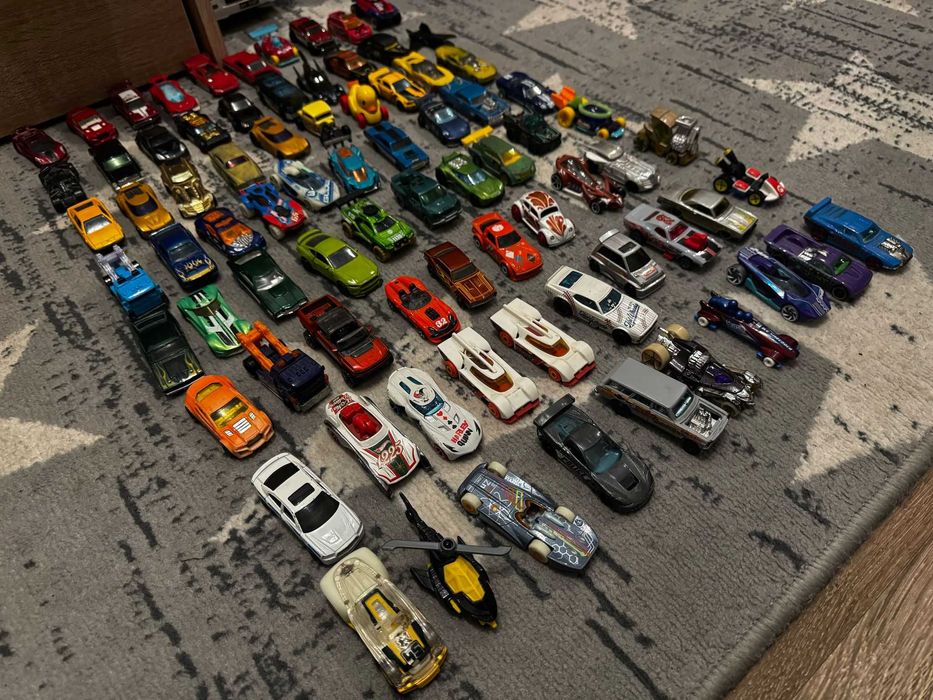 80 samochodzików aut hot weels