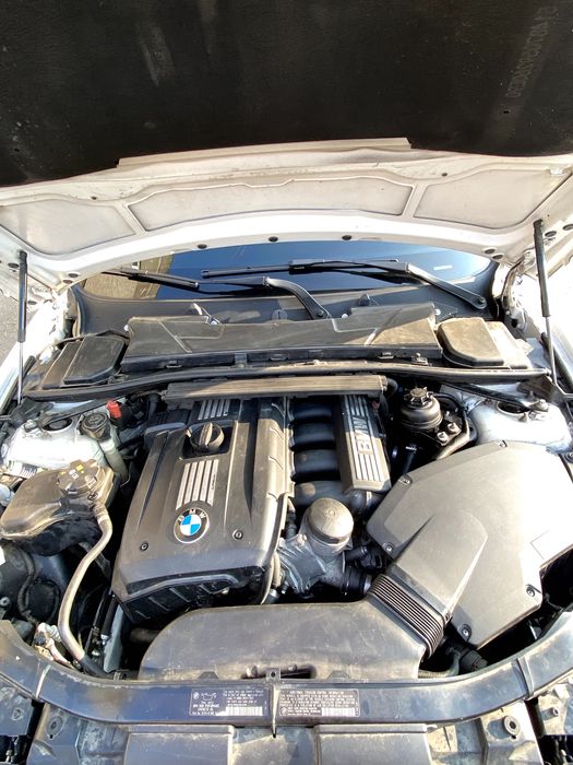 BMW E90 328xi 2010 3.0I