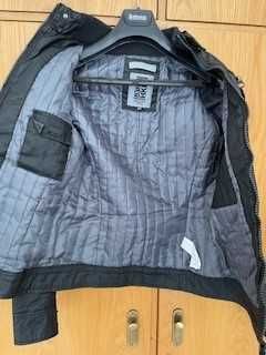 Casaco impermiavel da marca Bershka Man