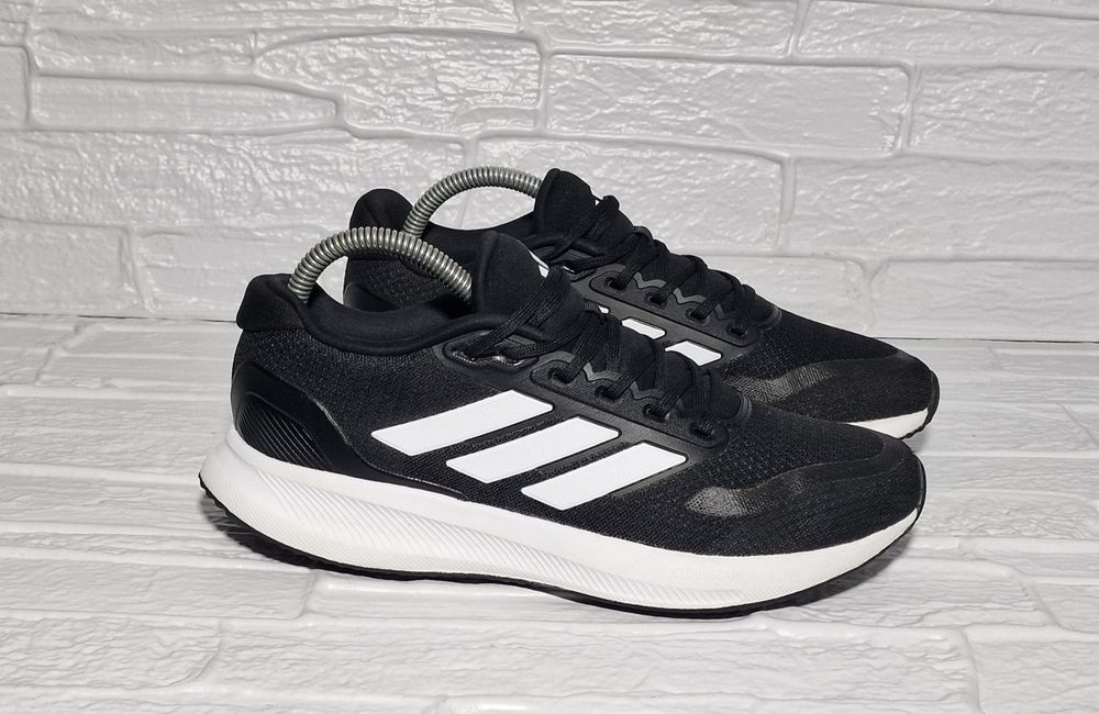 Бігові кросівки Adidas (40 розмір)