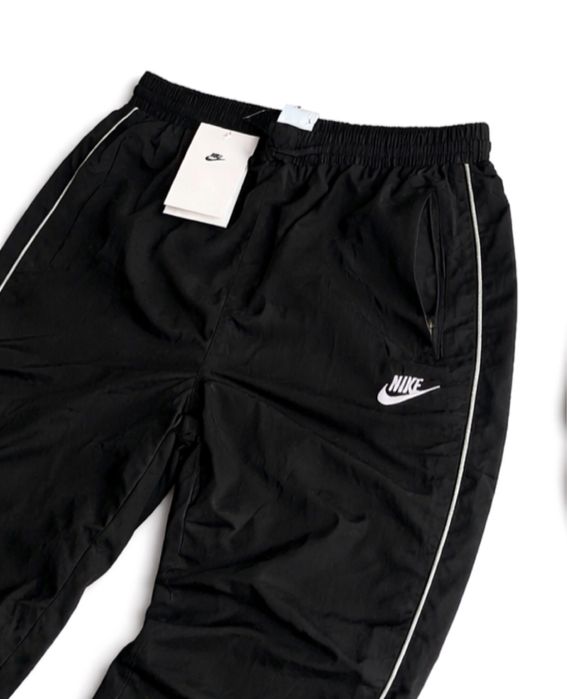 Нейлонові штани Nike