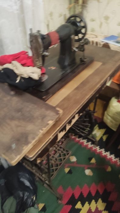 Швейна машинка мінерва