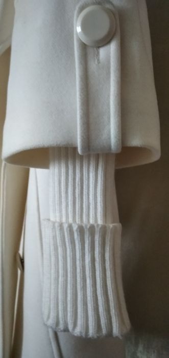 Одяг верхній. Пальто. Осінь-весна. Розмір на фото. Колір білий.