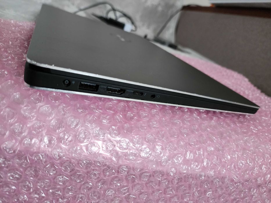 DELL PRECISION 5520 15.6" i7-7820HQ 2.9GHz 8GB RAM 256GB Nvidia M1200