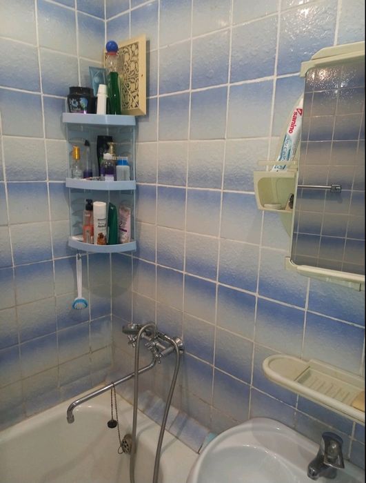 Продається 2 кімнатна , 54 м, вул. Дніпровська.
