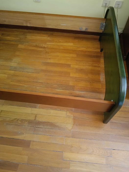 Cama de solteiro em madeira maciça c/estrado e colchão