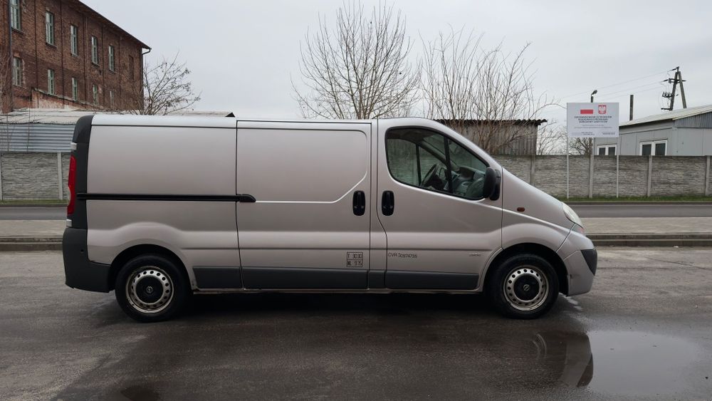 Opel Vivaro 2.0d 115 koni