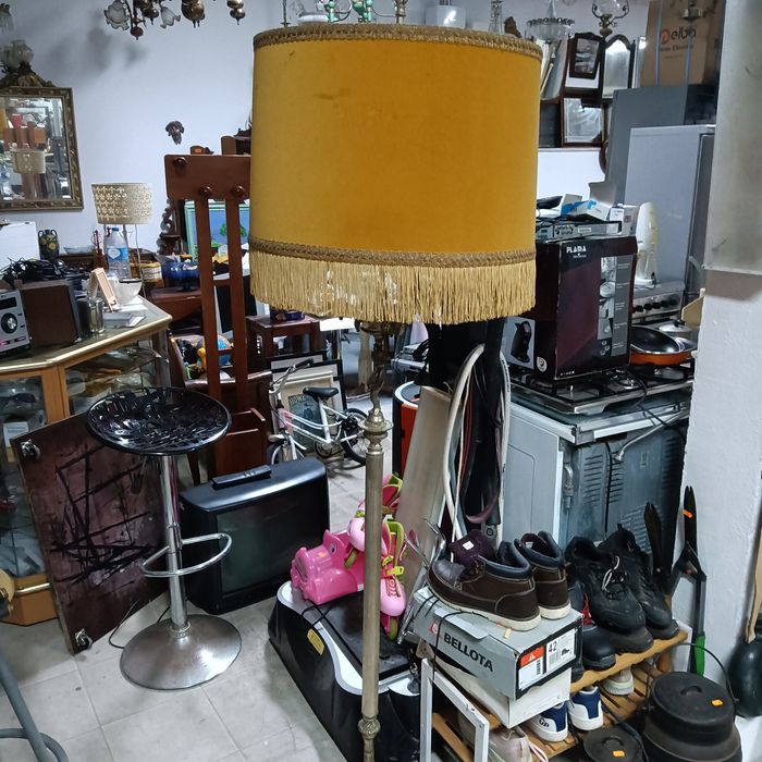 Candeeiro de pé  grande estilo antigo