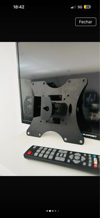 Televisão Blaupunkt com suporte e comando