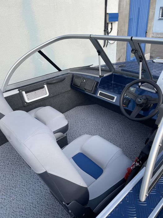 Човен Казанка 5М в комплекті з мотором і причепом