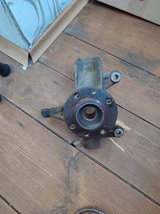 Цапфа передня права (25 зубів) Renault Megan 2