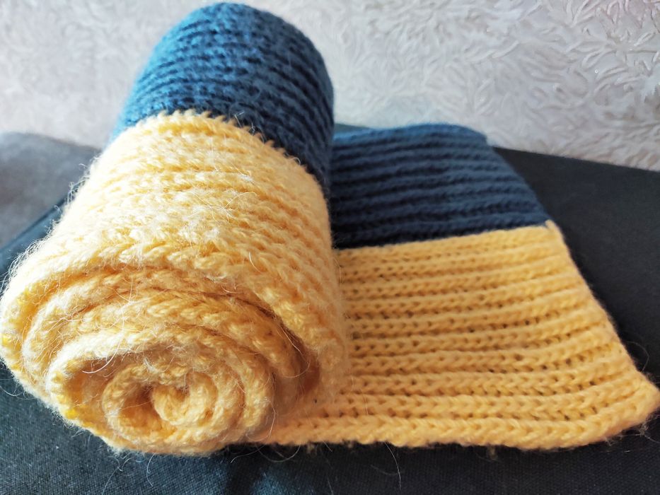 Шарф жовто-блакитний, ручна робота.