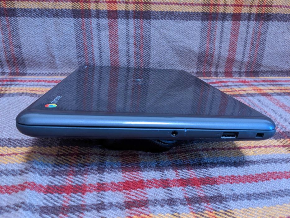 Компактний | Dell Chromebook 13 3380 (серія P80G, модель P80G002).
