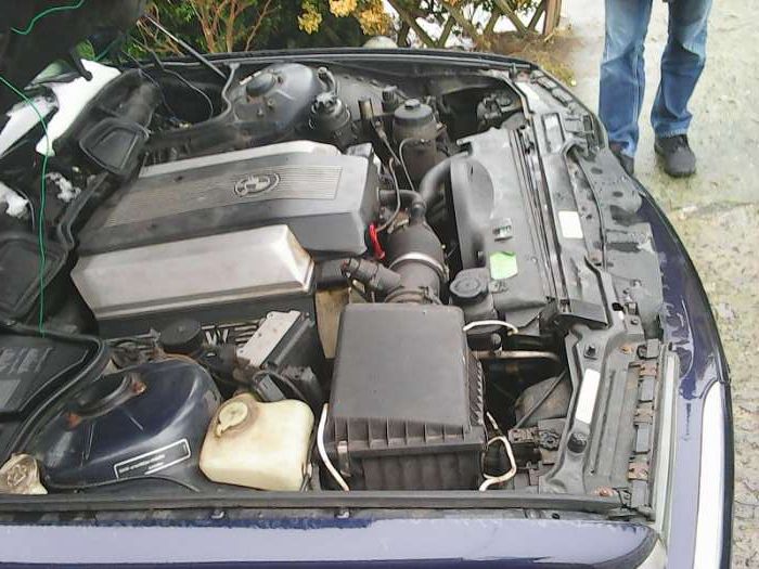 BMW7 E38 V8 Chłodnica Klimy Pas Wzmocnienie Przód Nadkola 740i 286KM