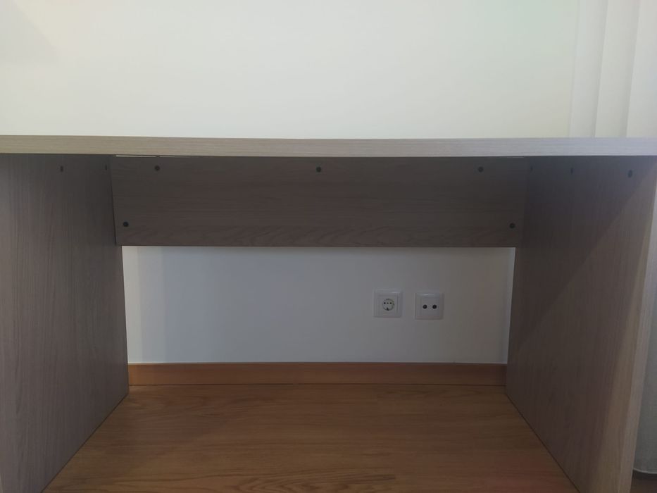 Secretária de carvalho, nova