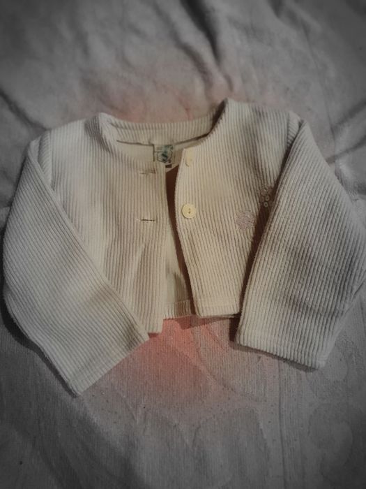 Bolerko beżowe z kwiatkiem