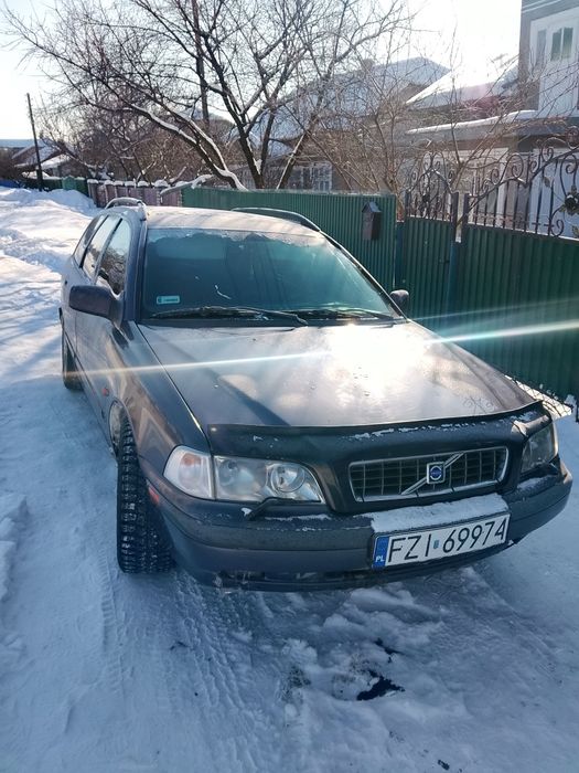 Продаж Вольво v40