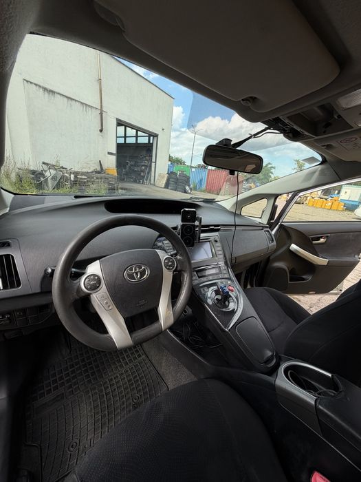 Toyota  Prius 30.