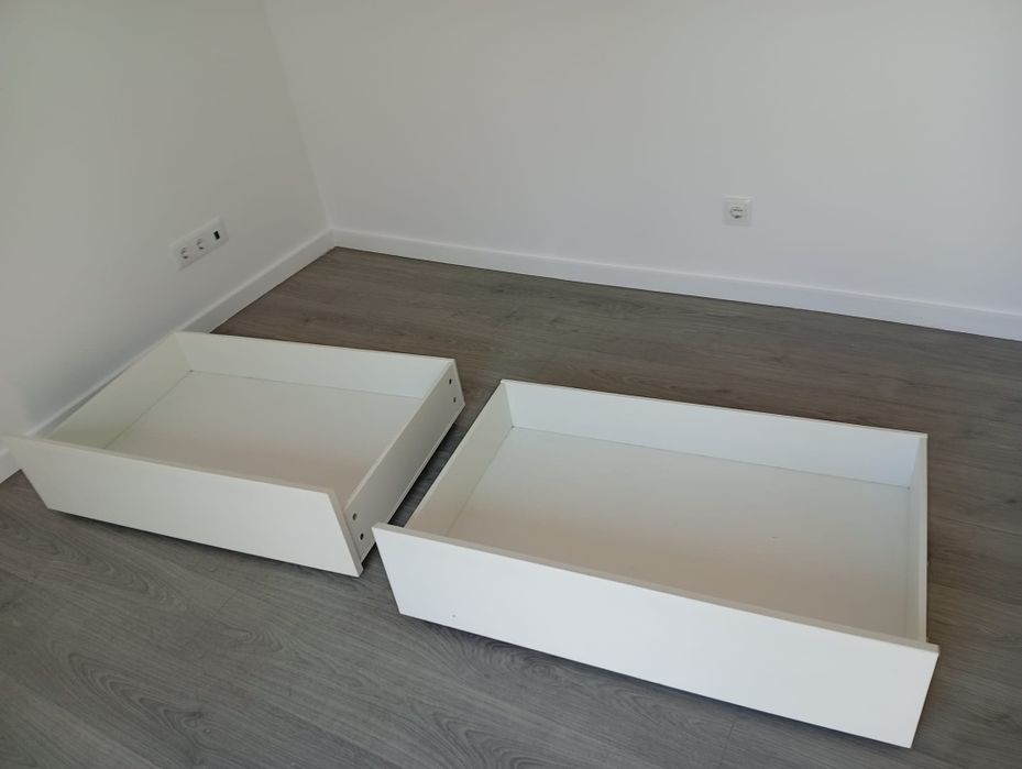 Gavetas arrumação cama malm