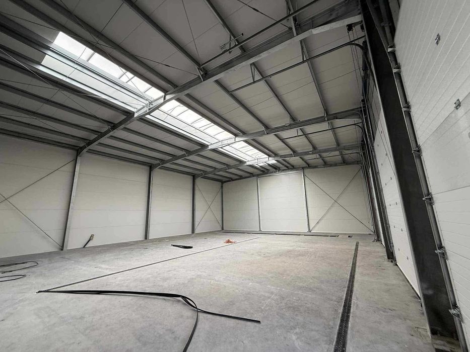 Hala stalowa 15x25 m – ocynk, płyta PIR – producent HALER
