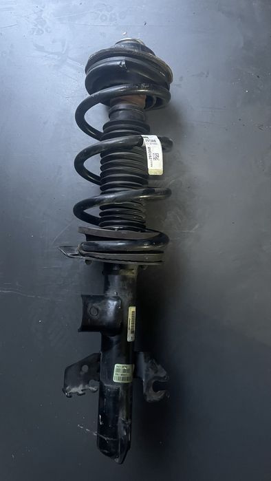 Стійка стойка амортизатора передня ліва Jeep Cherokee kl 4x4 2019 20+