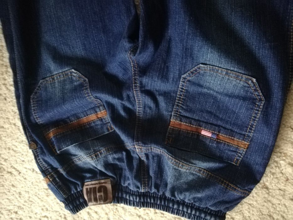 Dżinsy młodzieżowe