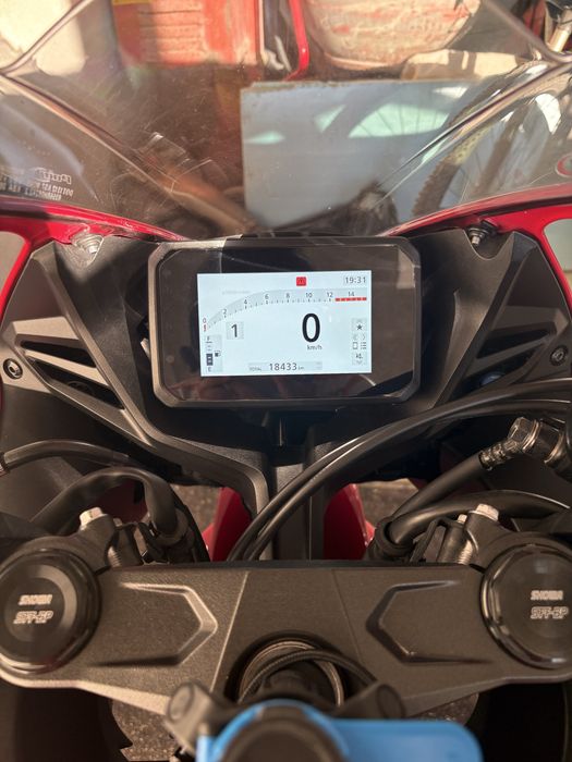 Honda CBR650R 2024 E-clutch