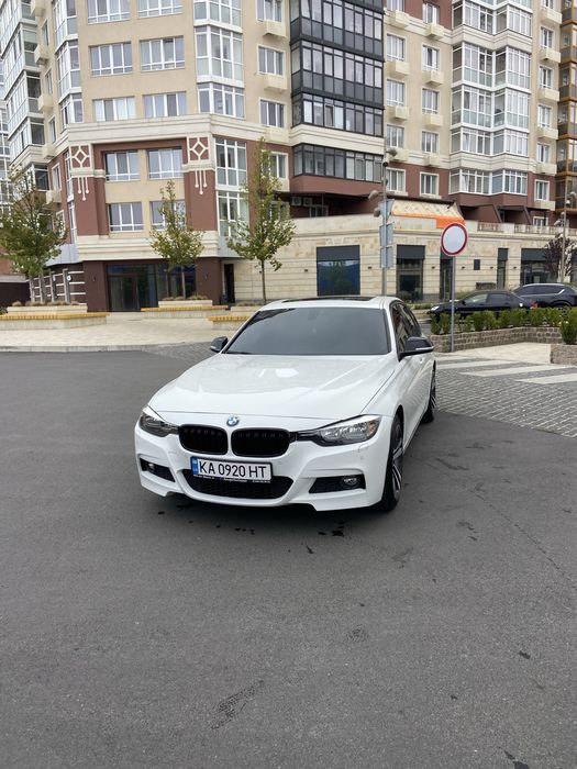BMW 3 Series  330i  2016 рік 2,0
