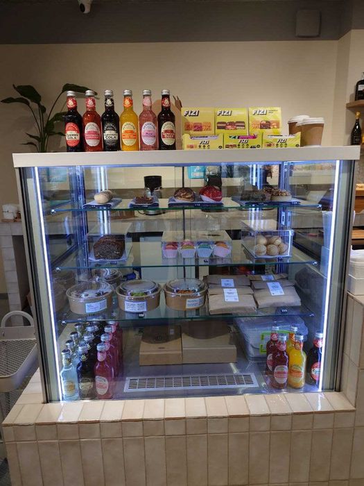 Холодильна вітрина,кондитерська вітрина,холодильник кондитерский,куб