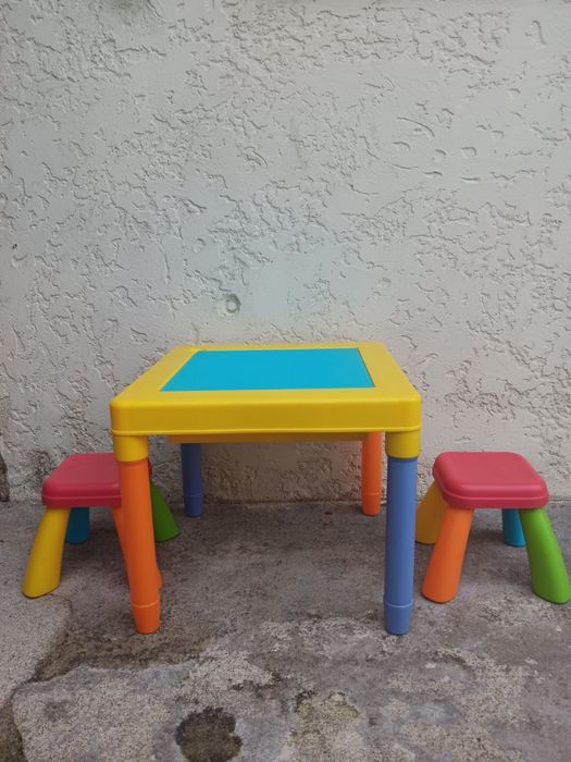 Mesa com Legos Usada para Crianças
