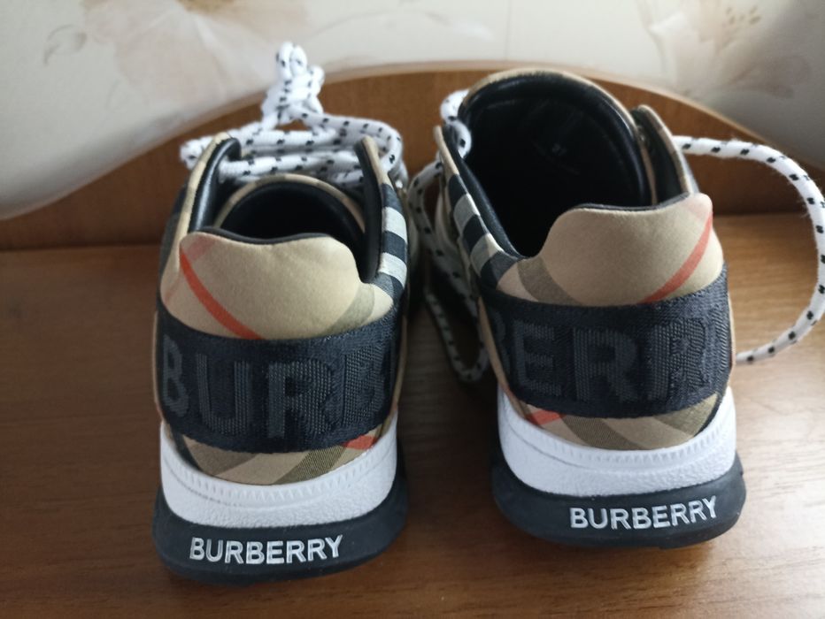 Кросівки на дівчинку