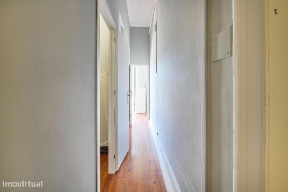 Quarto - localizado em Entrecampos Lisbon