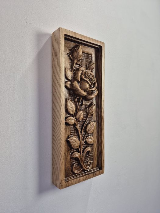 Róża – dekoracja ścienna z drewna dębowego 12,5 x 32 cm