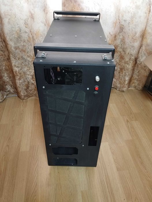 Корпус Donnager на 8 відеокарт з кожухом