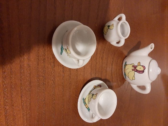 Vintage tableware for children440716112094177280