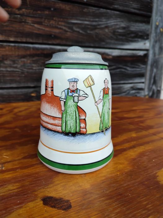 Ceramiczny kufel - ręcznie malowany - ciekawy - kolekcjonerski D26