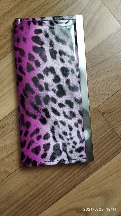 Леопардовый лаковый кошелек