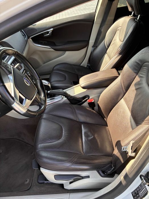 Volvo V40 1.6 HDi D2  2012  Summum