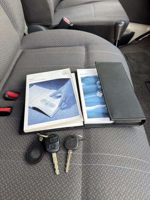 Toyota HiAce 2.5 D-4D  9Lugares  — 2007 — 92.000 km