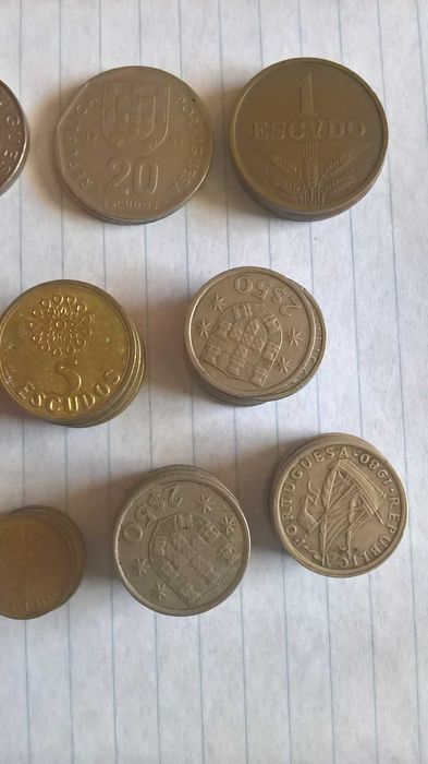 63 moedas de escudos