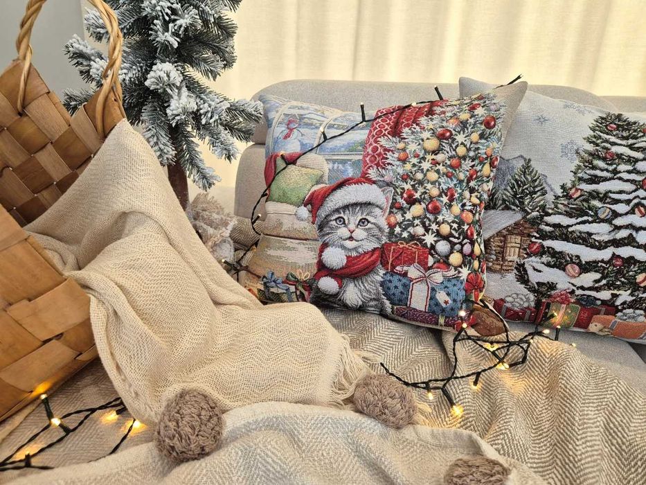 Poszewka 45x45 cm świąteczna gobelinowa ze świątecznym kotkiem V20
